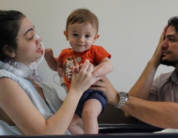 Henrique feliz de encontrar a mãe (Foto: Reprodução Facebook)