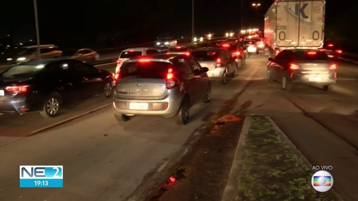 Saída para o feriado de São João deixa tráfego lento em rodovias no Grande Recife - Vimarsana News