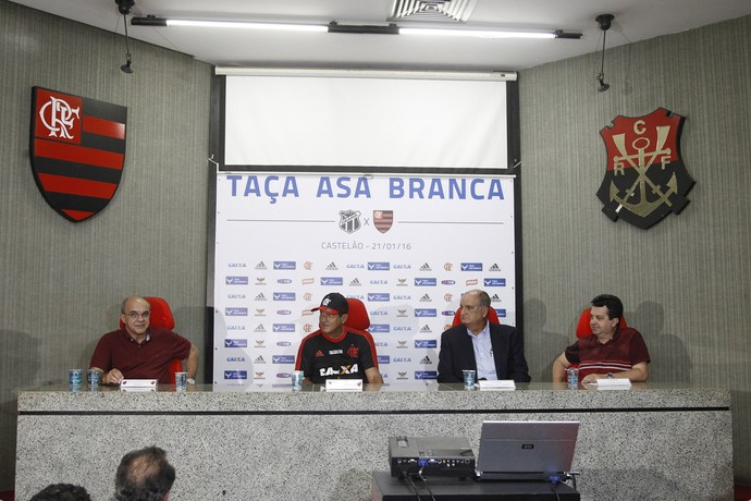 Muricy foi o útlimo que chegou para compor mesa ao lado de Bandeira, Alexi e Jeová (Foto: Gilvan de Souza/Fla Imagem) Muricy foi o útlimo que chegou para compor mesa ao lado de Bandeira, Alexi e Jeová (Foto: Gilvan de Souza/Fla Imagem)