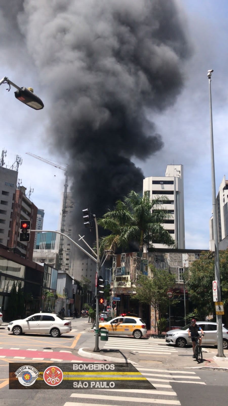 Edifício comercial pega fogo no Itaim Bibi, Zona Oeste da capital