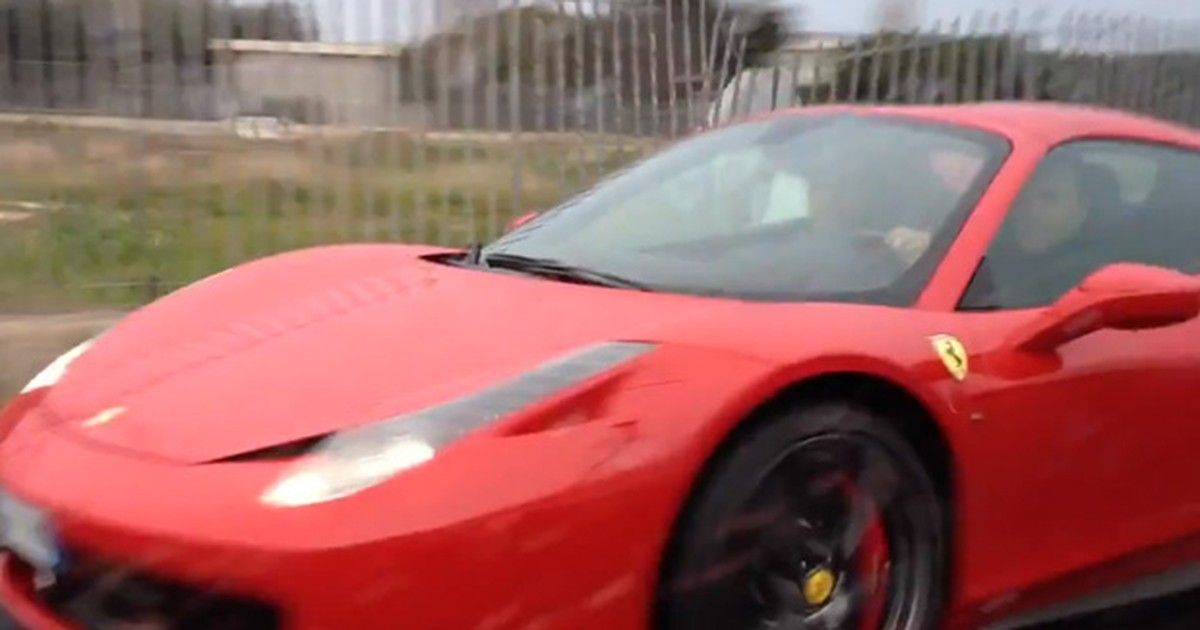 G1 - Homem bate Ferrari de R$ 1,5 milhão no primeiro passeio na Itália ...