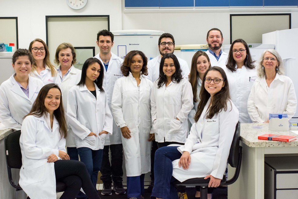 Grupo de pesquisadores da Unicamp responsável por estudo que verificou efeito neutralizador de proteína que facilita progressão do câncer de intestino — Foto: Roberta Ruela de Souza