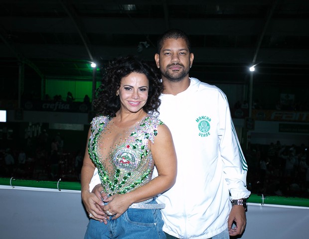 Viviane Araújo e namorado (Foto:  AMAURI NEHN/ BRAZIL NEWS)