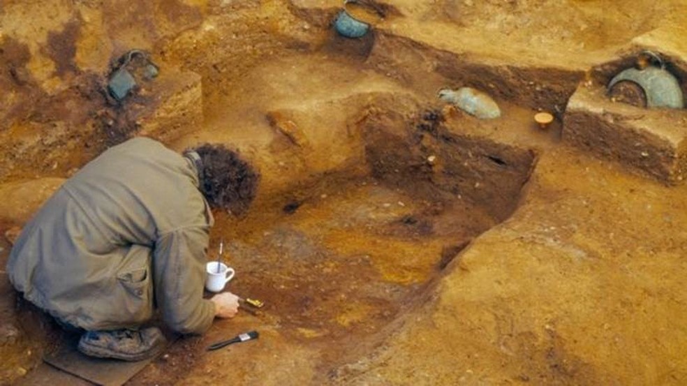 O local onde estava a tumba foi descoberto em 2003, mas detalhes da descoberta só agora foram divulgados — Foto: Museu de Arqueologia de Londres