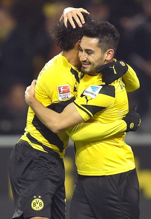 Ilkay Gundogan e Emerick comemoram gol do Borussia Dortmund contra o Hoffenheim (Foto: Agência AP )