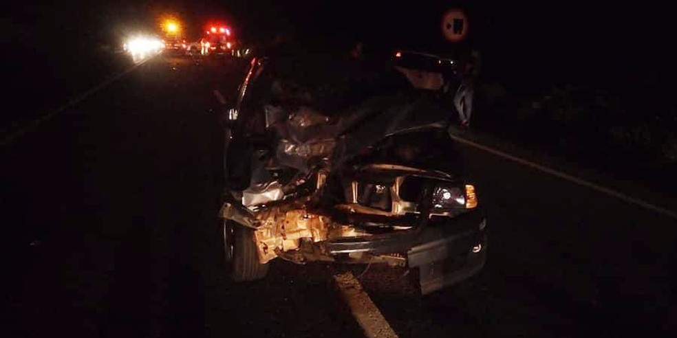 Carro bateu de frente com o motociclista na rodovia entre Assis e Paraguaçu Paulista  — Foto: Corpo de Bombeiros/ Divulgação 