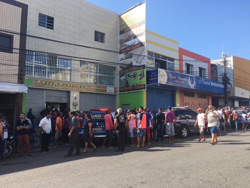 Vítima foi baleada na Avenida Coronel Estevam, no Alecrim — Foto: Heloísa Guimarães/Inter TV Cabugi