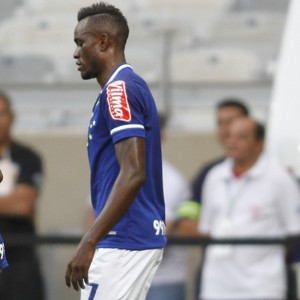 Joel põe fim a jejum e marca pela primeira vez no Brasileirão 2015