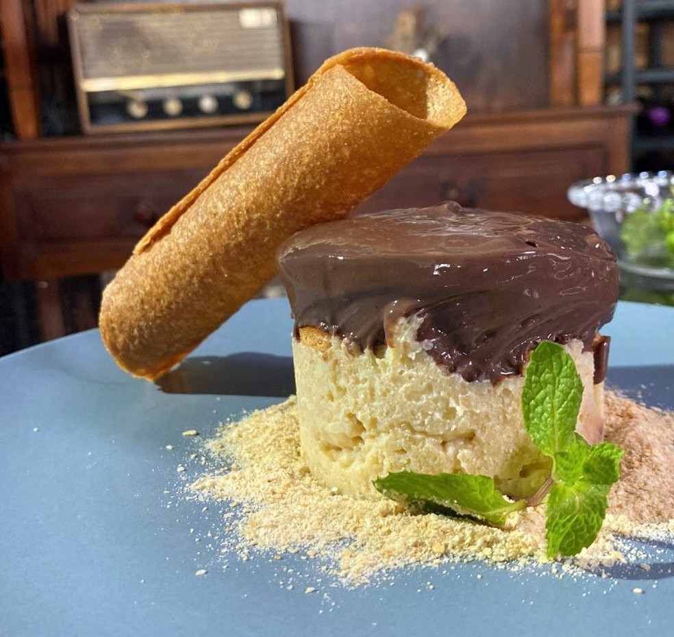 Pavê de farinha láctea com brigadeiro é receita tradicional da 'casa de vó' — Foto: Hildebrando Neto/TV Cabo Branco
