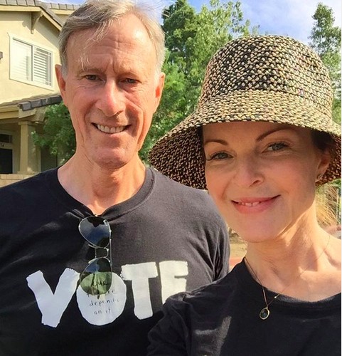 A atriz Marcia Cross com o marido (Foto: Instagram)