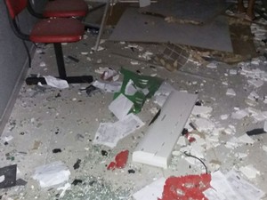 Dois caixas eletrônicos foram destruídos por explosões em Serra Negra do Norte, no RN (Foto: Divulgação/Polícia Militar)