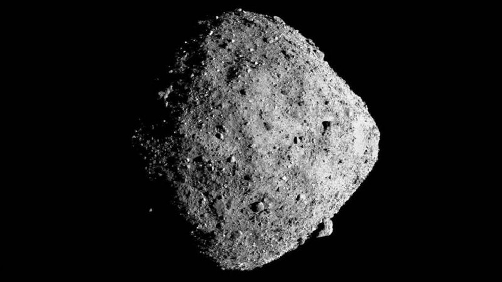 Cálculos sobre plano de usar foguetes para desviar asteroide se basearam no corpo celeste Bennu. — Foto: Nasa via BBC