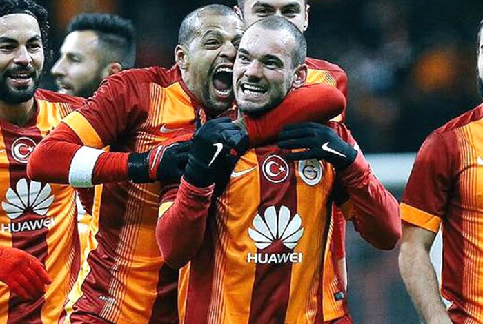 Felipe Melo provoca torcida do Besiktas, gera confusão e Galatasaray tira a  invencibilidade do rival - ESPN