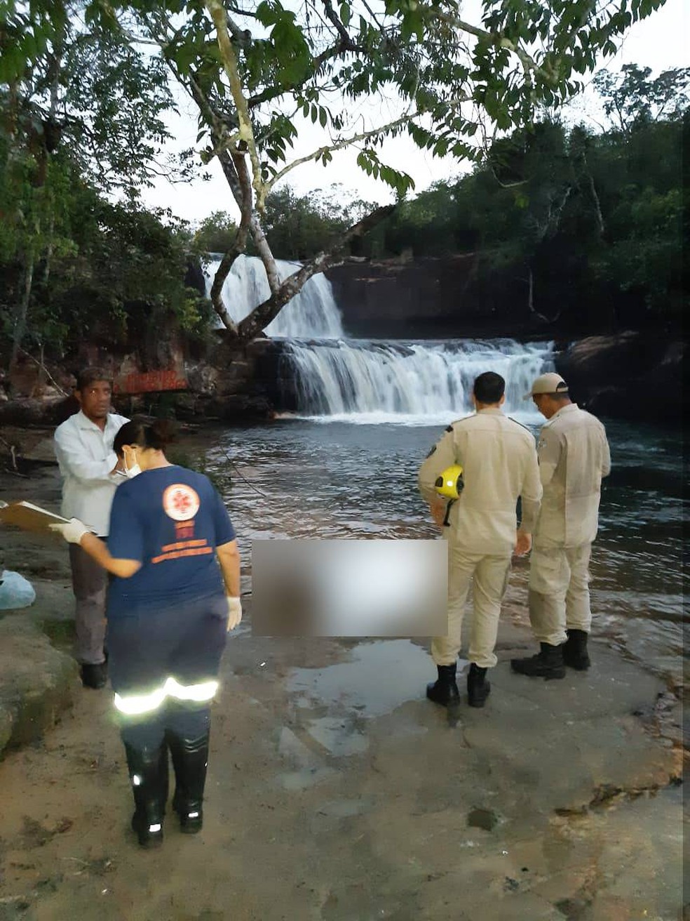 Um jovem morreu afogado na tarde desse domingo (20) ao saltar da Cachoeira da Martinha em Chapada dos Guimares, a 65 km de Cuiab  Foto: Corpo de Bombeiros de Mato Grosso/Assessoria