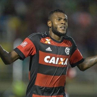 Cirino não tem lesão, mas será poupado contra o Atlético-PR