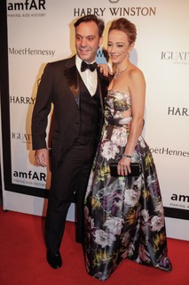 Mario Pantalena e Nina Pandolfo, que foi de Patricia Bonaldi, clutch Isla e joias do designer