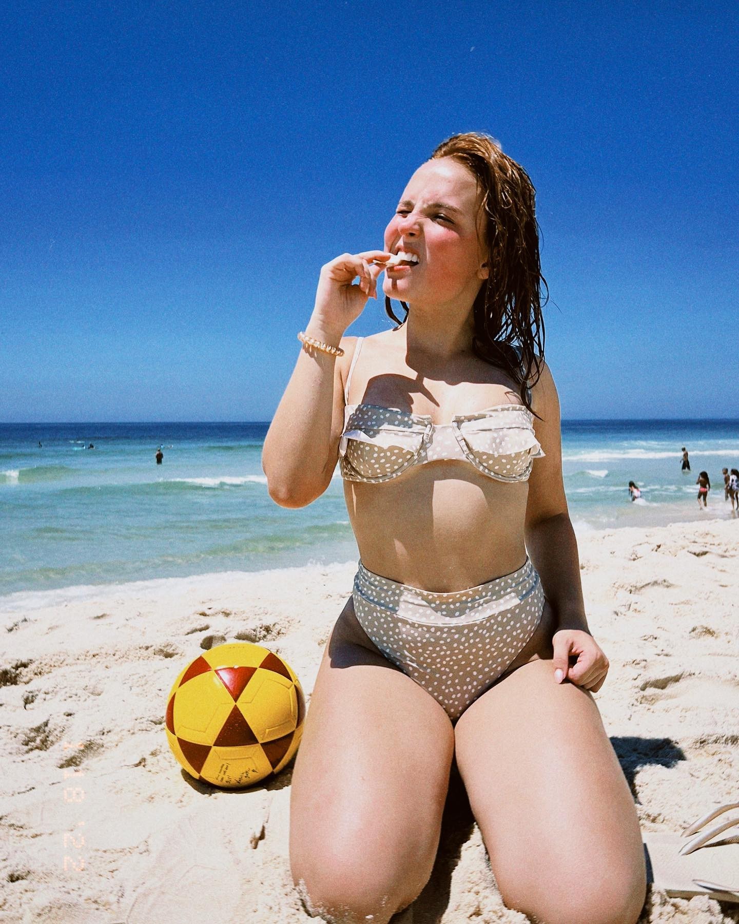 Larissa Manoela abre álbum de fotos na praia (Foto: Reprodução/Instagram)