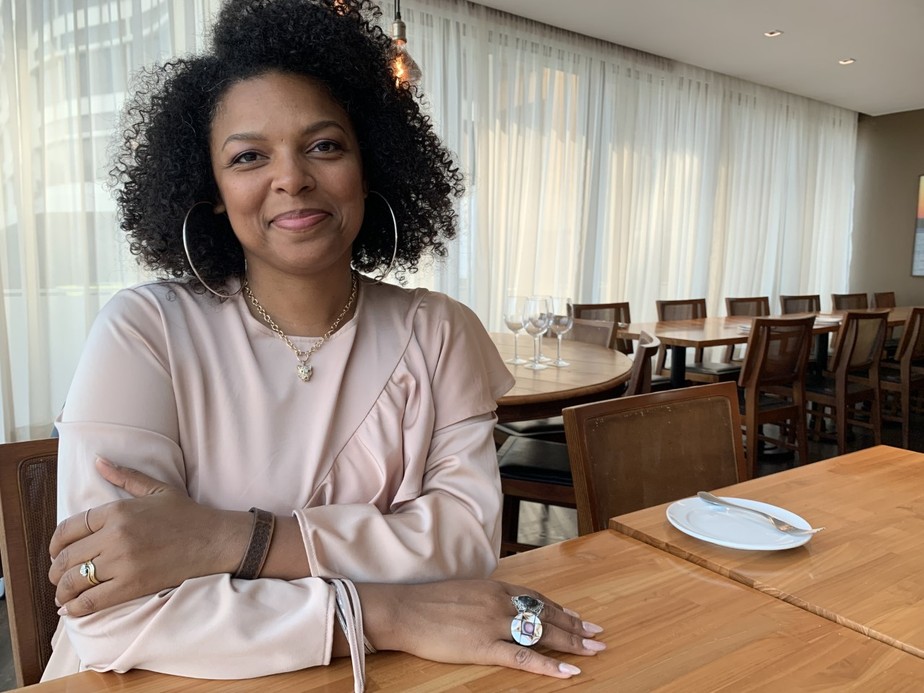 A economista brasileira Luana Ozemela criou a BlackWin, plataforma digital para conectar conectar empreendedores negros e investidoras-anjo negras