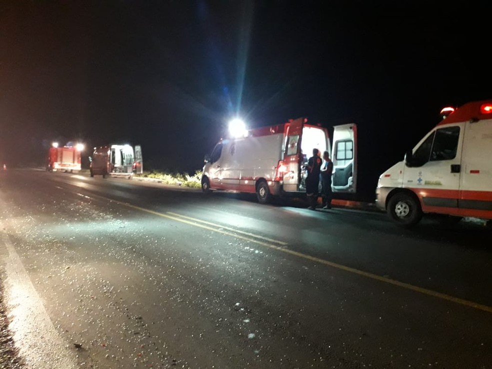 Vítimas foram socorridas pelo Samu de Paulo Afonso, Bahia — Foto: Ascom/Bombeiros-AL