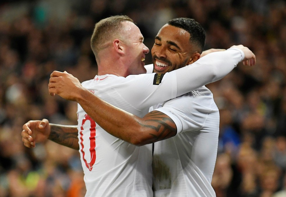 Callum Wilson celebra com Rooney gol que fechou vitÃ³ria em amistoso contra os Estados Unidos â€” Foto: Reuters