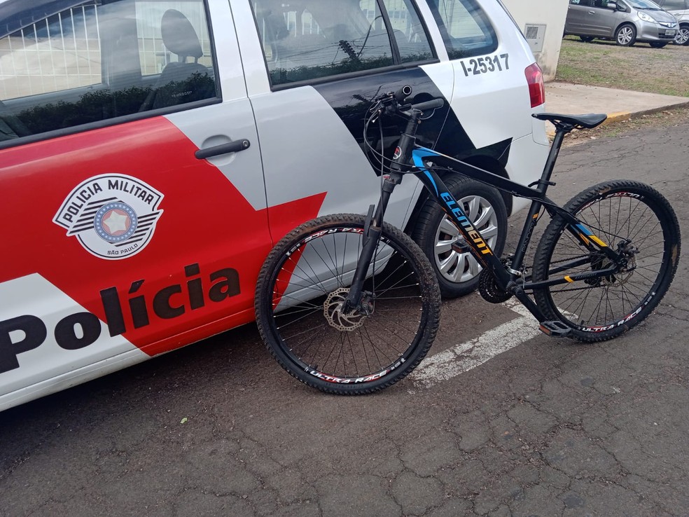 Adolescente confessou que furtou uma bicicleta — Foto: Polícia Militar