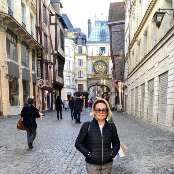Ana Maria Braga no interior da França (Foto: Reprodução/Instagram)