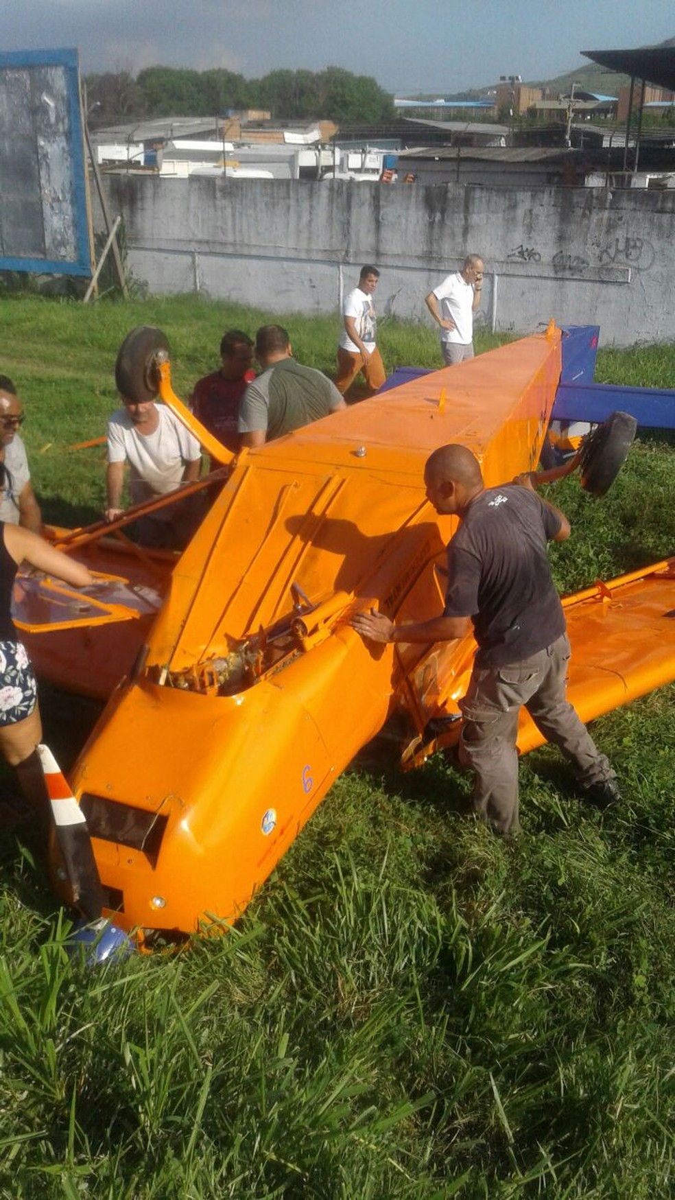 Concessionária responsável pela via enviou equipe de emergência ao local  (Foto: Reprodução/ Redes Sociais)