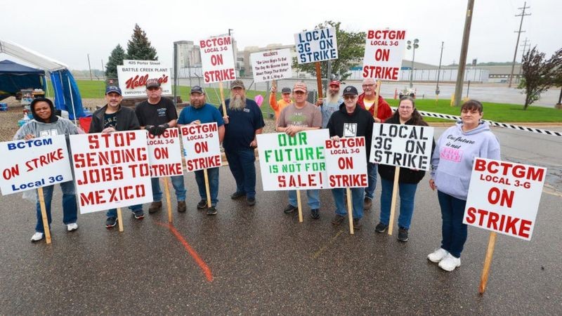 Protesto de funcionários da Kellogg em Michigan, EUA (Foto: Getty Images via BBC News Brasil)
