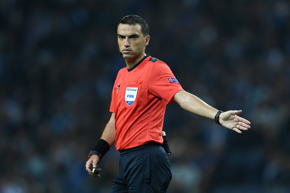 Ovidiu Hategan, rbitro responsvel pela partida (Foto: Octavio Passos/Getty Images)