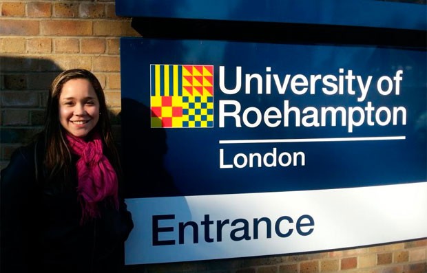 Ana Luíza Augusto, estudante de Rádio e TV da UFRN, está cursando Cinema na Universidade de Roehampton, em Londres (Foto: Arquivo Pessoal)