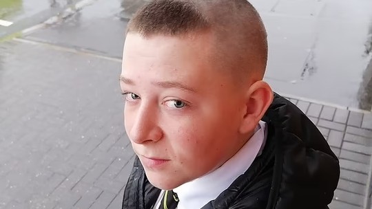 Corte cascão de Ronaldo Fenômeno gera polêmica: Menino de 12 anos é suspenso na Inglaterra por adotar o penteado