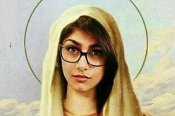 O rosto de Mia Khalifa sobre uma foto da Virgem Maria (Foto: Reprodução instagram)