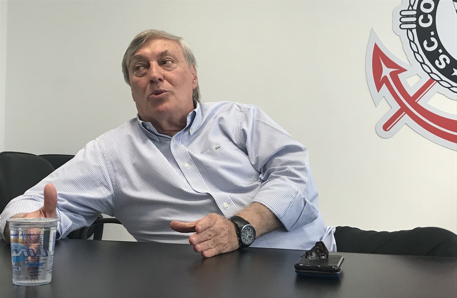 De Drogba ao perfil fake: perto de adeus do Corinthians, diretor abre o jogo