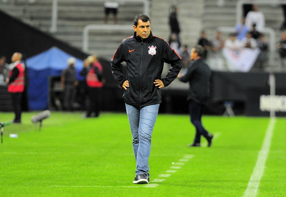 Fábio Carille, durante derrota do Corinthians para o São Bento, nesta quarta-feira (Foto: Marcos Ribolli)