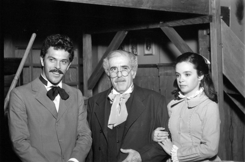 Raymundo de Souza, Luiz Carlos Arutin e Luciana Braga em "Sinhá Moça", versão de 1986 (Foto Reprodução/Acervo/Globo)