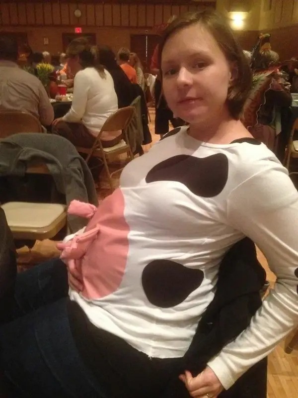 Mãe se veste como vaca no Halloween  (Foto: Reprodução/BuzzFeed)