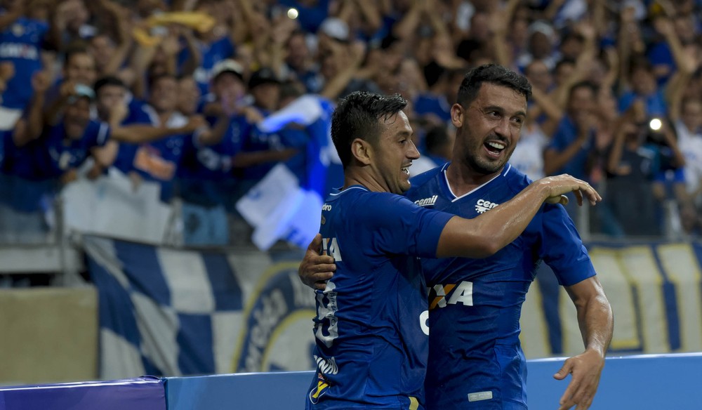 Edilson quer igualar feito de Sobis e vê jogo com o Racing como teste para o Cruzeiro