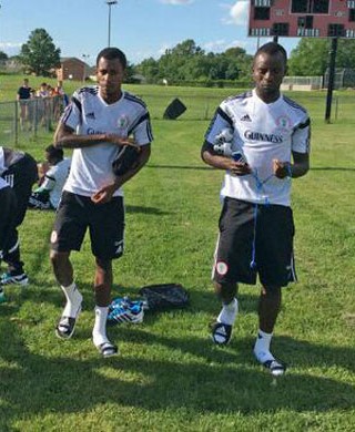 Oduamadi e Mba nigéria treino (Foto: Reprodução / Twitter) Oduamadi e Mba nigéria treino (Foto: Reprodução / Twitter)