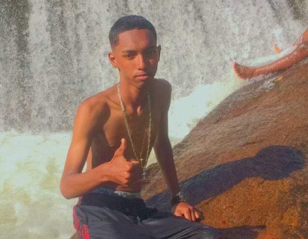 Família conta que Kauã Fidelis Pessanha Nonato, de 18 anos, foi atropelado na madrugada de terça-feira (14) — Foto: Arquivo pessoal