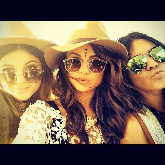 Selena Gomez com Kylie e Kendall Jenner (Foto: Reprodução/Instagram)