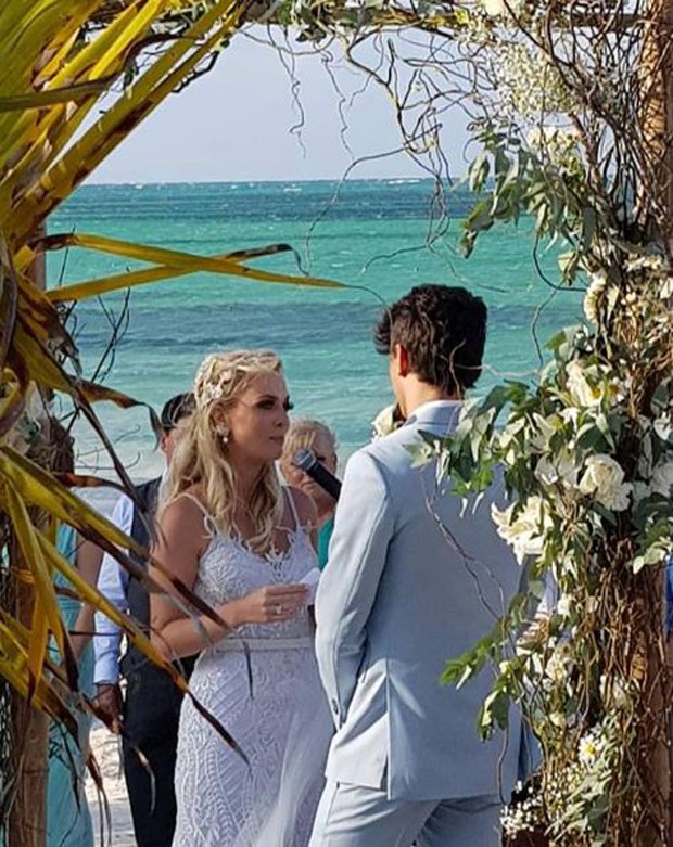 Casamento de Tata Estaniecki e JÃºlio Cocielo (Foto: ReproduÃ§Ã£o/Instagram)