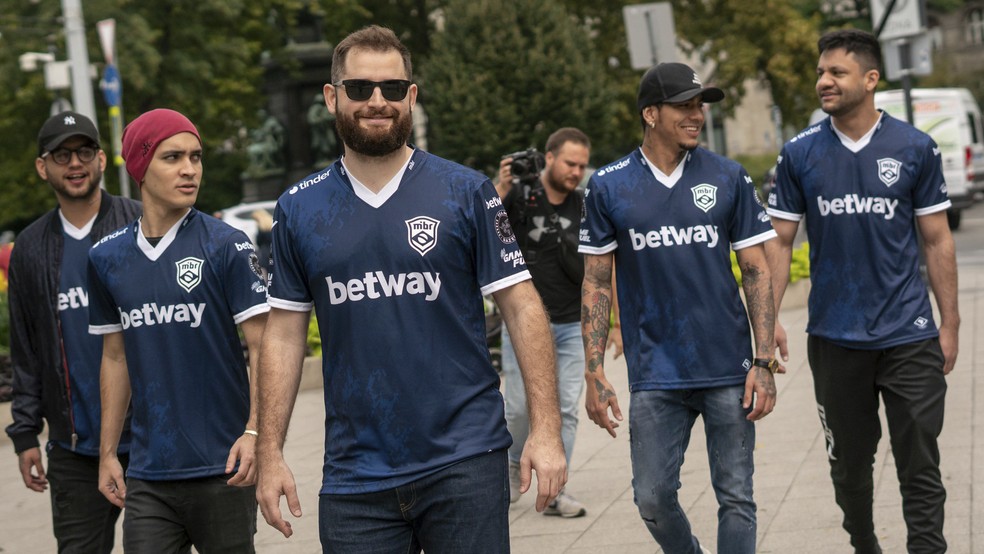 Sem felps e coldzera, MIBR disputará a Season 10 com um elenco diferente da Season 9 — Foto: Divulgação/V4 Future Sports Festival 