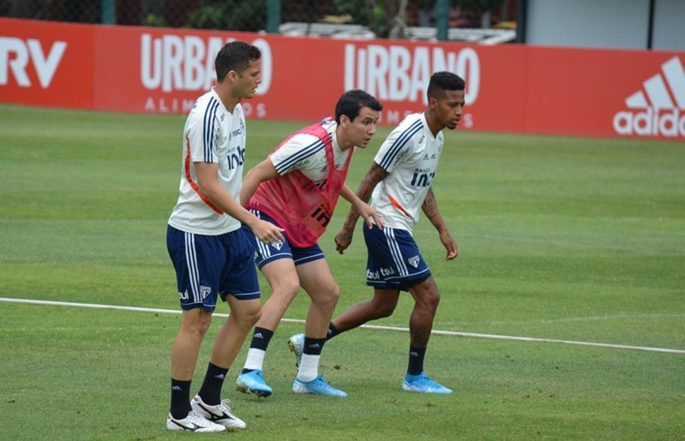 Anderson Martins, Pablo e Tchê Tchê em treino do São Paulo — Foto:  Alan Mendes / saopaulofc.net