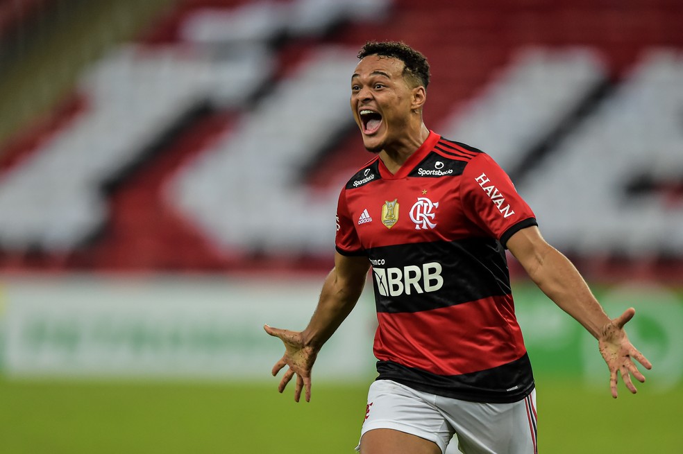 Rodrigo Muniz comemora gol em Flamengo x Bragantino — Foto: Thiago Ribeiro / Agif