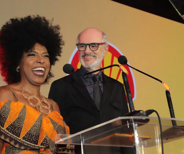 Vilma Melo e Marcos Caruso premiados com o Shell de Melhor Atriz e Ator, respectivamente (Foto: Divulgação)