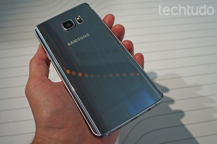 Galaxy Note 5 possui câmera traseira de 16 megapixels (Foto: Thassius Veloso/TechTudo)