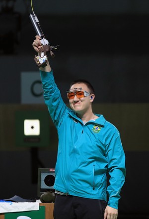 Felipe Wu cumprimenta a torcida (Foto: Sam Greenwood/GettyImages)