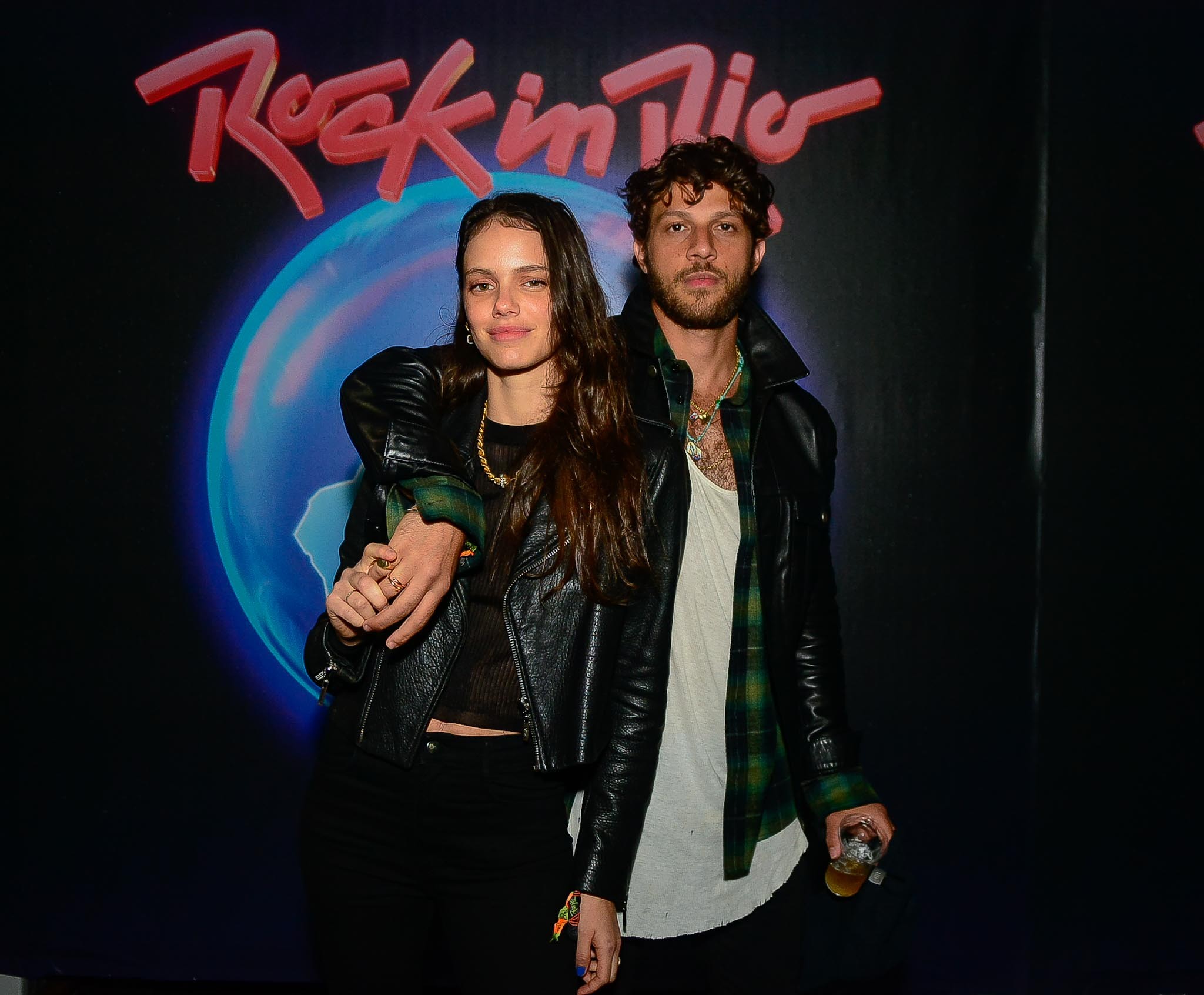 Chay Suede e Laura Neiva curtem a  terceira noite de Rock in Rio 2022