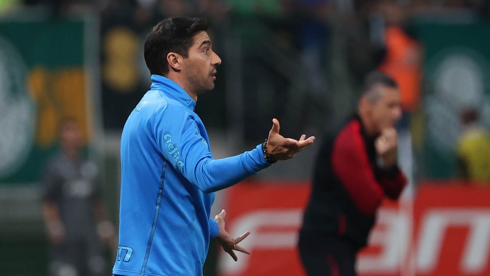 Jorginho, treinador do Atlético-GO, volta a atacar Abel Ferreira