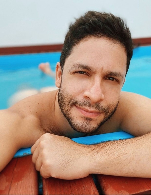 Rainer Cadete na piscina (Foto: Reprodução/Instagram)